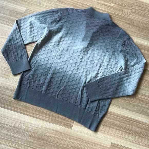 Raffi textured metallic silver gray size medium fitted sweater with zip